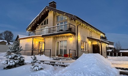 Как повесить гирлянду-бахрому на дом: пошаговая инструкция